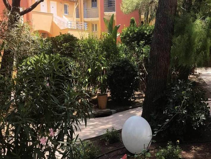 Gîte pour 5 personnes, avec piscine et terrasse, adapté aux familles dans Plage La Badine - 4