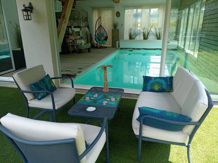 Chambre d’hôte pour 2 personnes, avec piscine et terrasse ainsi que vue et jardin, animaux acceptés dans la Loire - 2