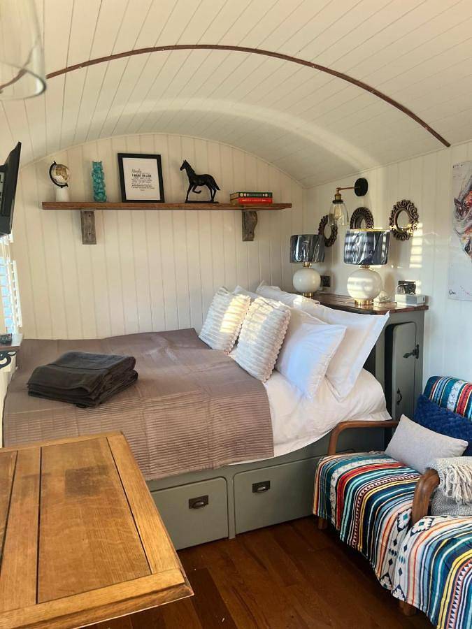 Glamping for 2 people, with Garden and View in The Cotswolds