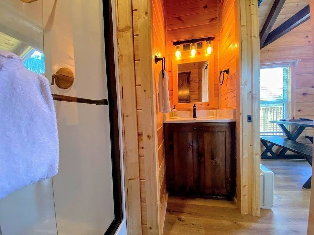 B3 Awesome \"Tiny Home\" A/C, Mountain Views, Minutes to Skiing, Hiking, Attractions, Dog Friendly! in Carroll, Coös County