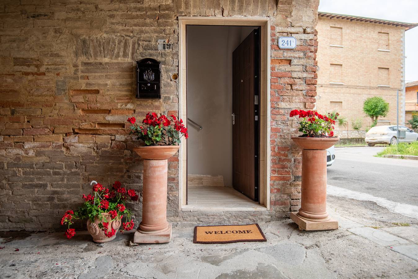 Room 'L'arco Del Pellegrino' with Wi-Fi and Air Conditioning in Monteroni d'Arbia, Siena Province