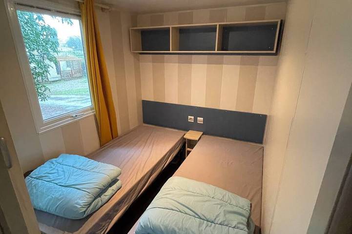 3-bedroom mobile home with pool in Camiers, Montreuil region