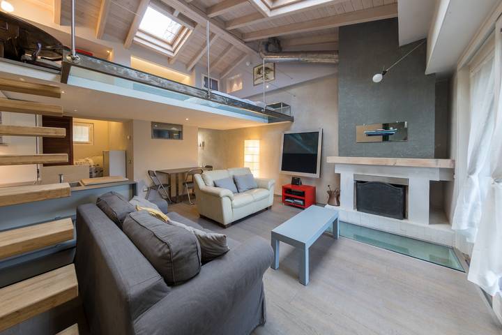 Apartamento inteiro, Apartamento 'Loft Hermitage Lake View Private' com Vista Montanha, Piscina e Wi-Fi in Spiaggia Punta Molino, Porto Valtravaglia