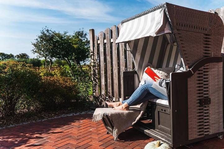 Ganze Wohnung, Stilvolle Ferienwohnung \"Südfall\" im Bauernhausgiebel in Reußenköge, Nordfriesland