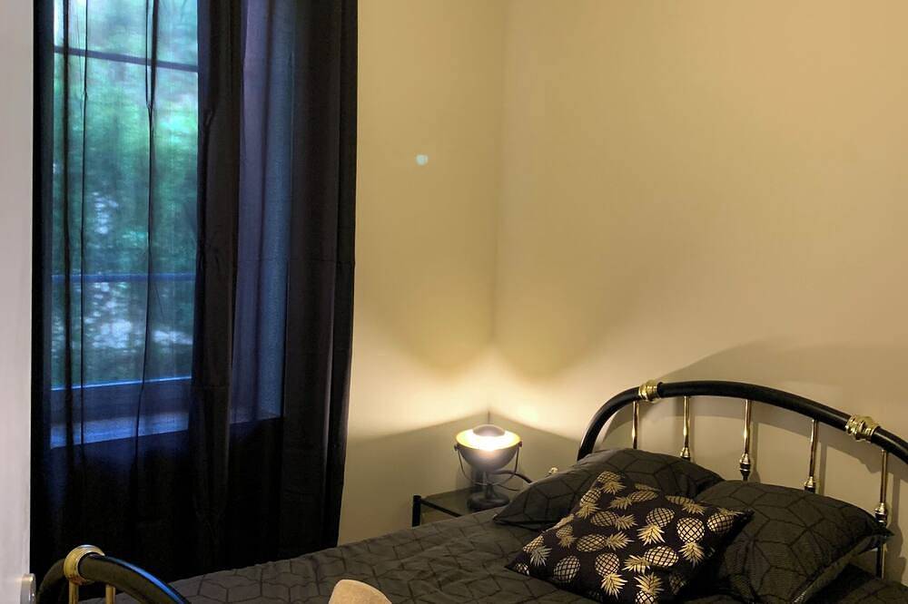 Magnifique maison au calme 140 m2 entre Drome & Ardèche piscine & parking privé in Bourg-lès-Valence, Valence region