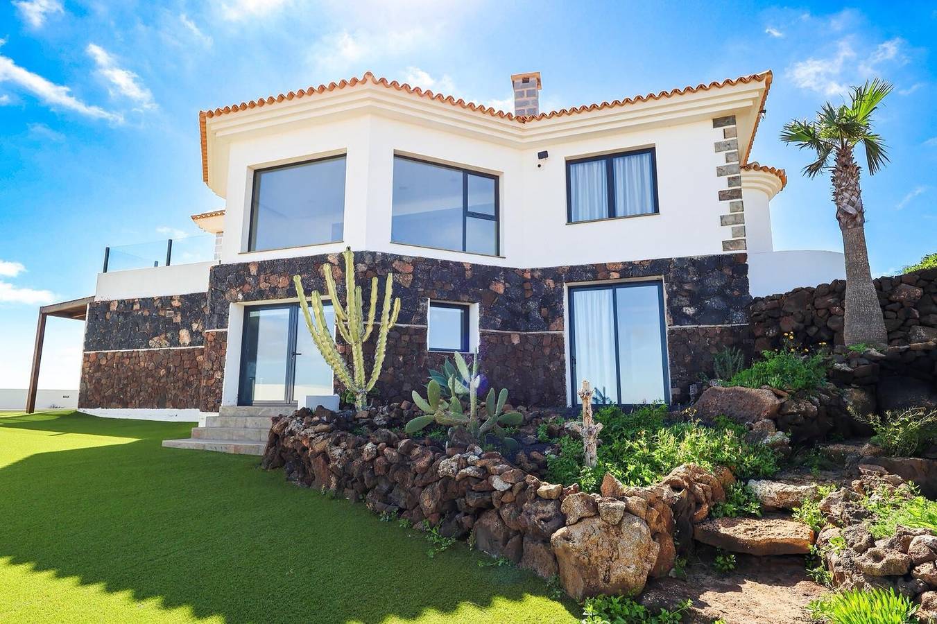 Villa de vacaciones «Excepcional con piscina»: vistas al mar, piscina privada y Wi-Fi in Villaverde, La Oliva
