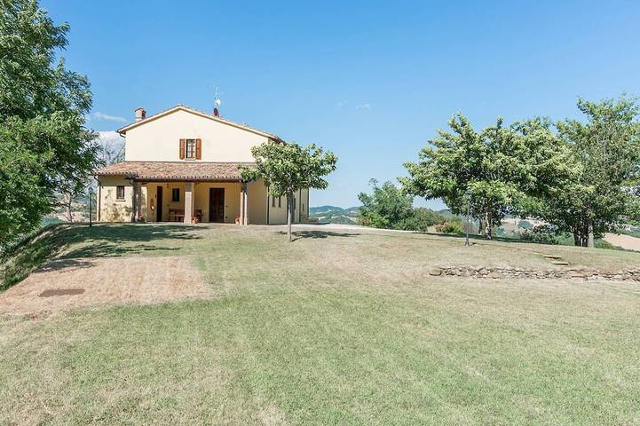 Agriturismo per 7 persone, con giardino in Urbania