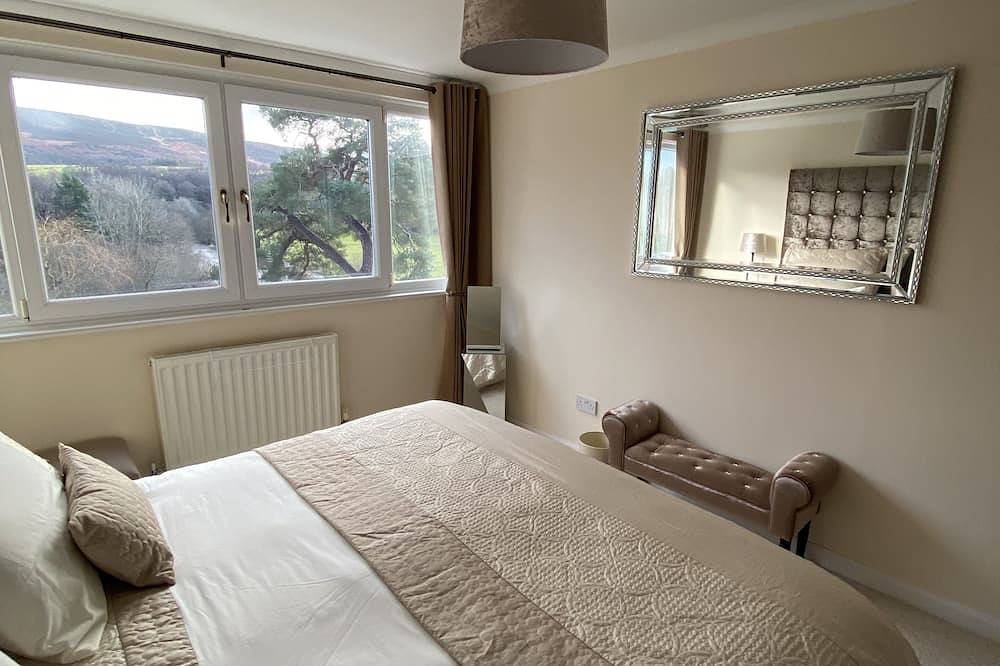 Beautiful cottage in the heart of Rhayader with riverside views ( pet friendly) in Rhayader, Powys