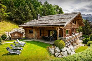 Chalet pour 13 personnes, avec jacuzzi ainsi que jardin et sauna, animaux acceptés à Manigod