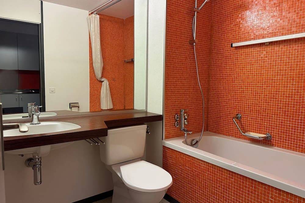 Ganze Wohnung, Angenehme Wohnung für 4 Personen mit  W-Lan, Pool, Tv, Balkon und Panoramablick in Disentis, Surselva