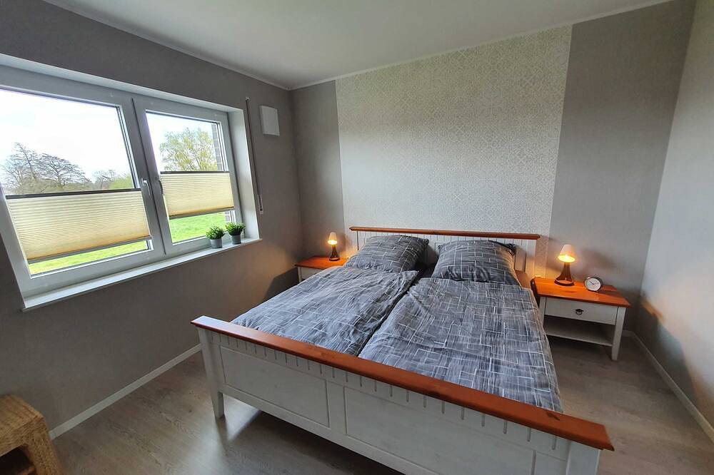Ganze Wohnung, Ferienwohnung 2 (1 Schlafzimmer mit Dopelbett + 1 Schlafsofa) - Ferien am Idasee in Ostrhauderfehn, Oldenburger Münsterland