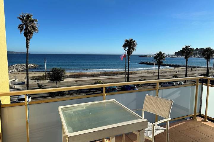 Gîte pour 4 personnes, avec terrasse dans Plage Des Tamaris Cavalaire Sur Mer
