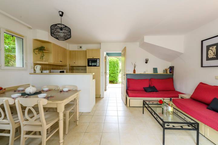 Location de vacances pour 6 personnes, avec terrasse et piscine à Grospierres - 2
