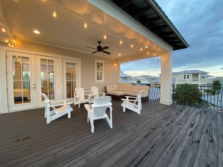 Vacation rental for 18 people, with pool and balcony in Rosemary Beach