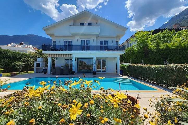 Villa für 7 Personen, mit Balkon und Garten - 1