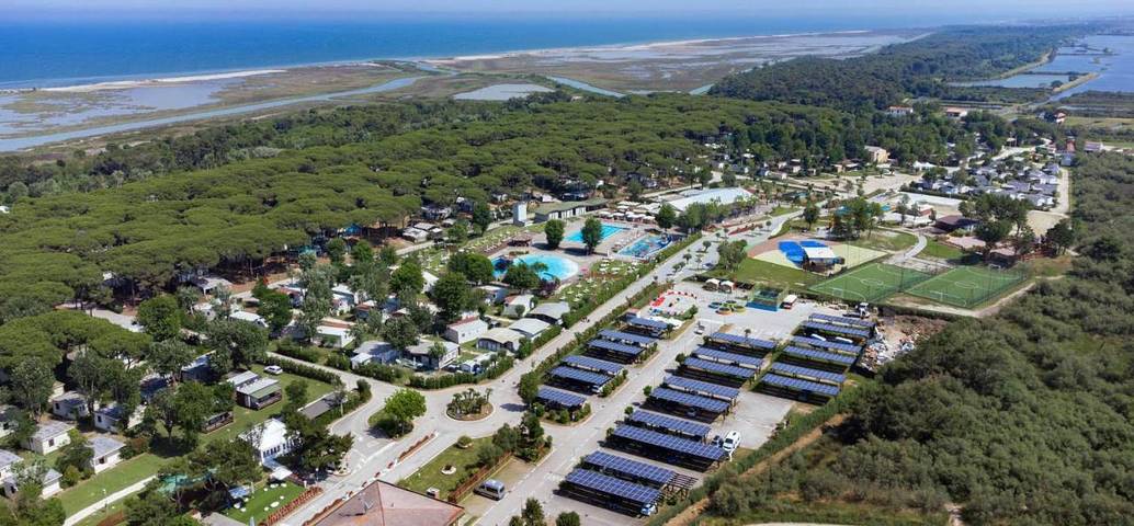 Bungalow per 5 persone, con piscina per bambini e giardino nonché piscina e panorama, con animali domestici a Lido di Spina