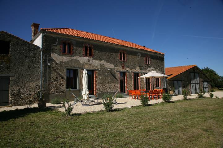 Gîte pour 11 personnes, avec Terrasse et Jardin à L'Aiguillon-sur-Vie