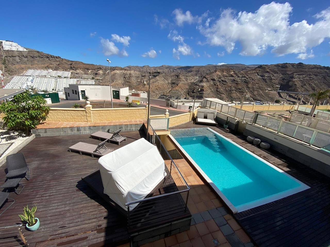 Appartement entier, Appartement "Happy Dreamer" avec grande piscine, vue sur les montagnes et Wi-Fi in Puerto Rico (Gran Canaria), Grande Canarie du Sud