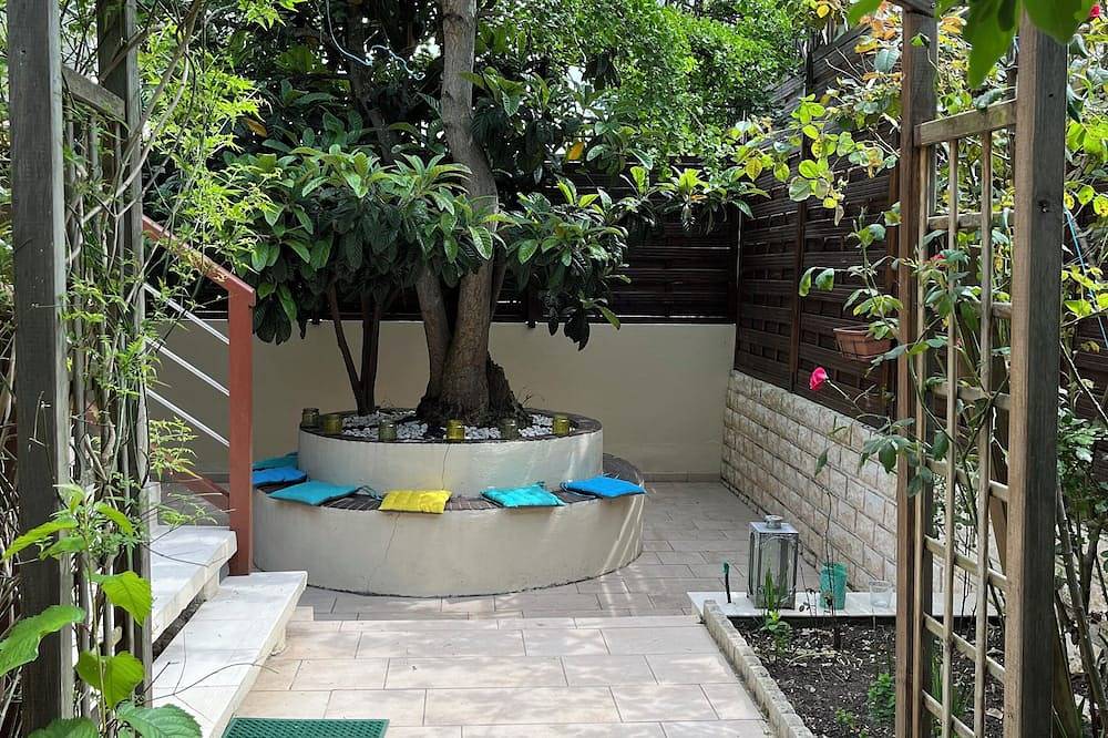 Entire apartment, 3-room apartment with terrace and garden in Antony, Hauts-de-Seine