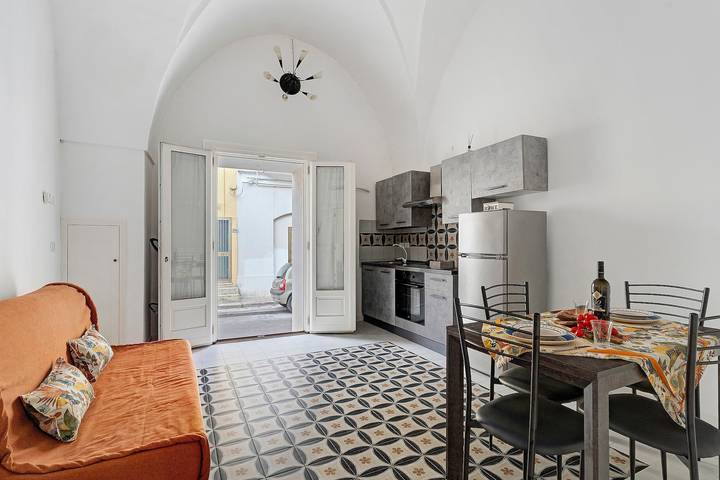 Apartamento entero, Apartamento 'Dimora Collina 3' con terraza, Wi-Fi y aire acondicionado in Sannicola, Golfo de Tarento