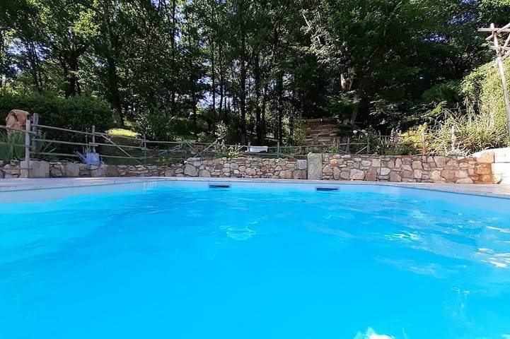 Location de vacances pour 5 personnes, avec jardin et terrasse à Le Lardin-Saint-Lazare