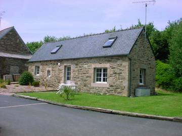 Gîte pour 4 personnes, avec jardin, adapté aux familles à Camlez