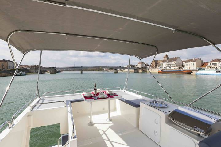 Boot für 5 Personen, mit Terrasse und Balkon/Terrasse in Burgund - 3