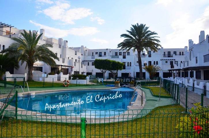 Apartamento para 5 personas, con Balcón y Terraza además de Jardín y Piscina en Agua Amarga
