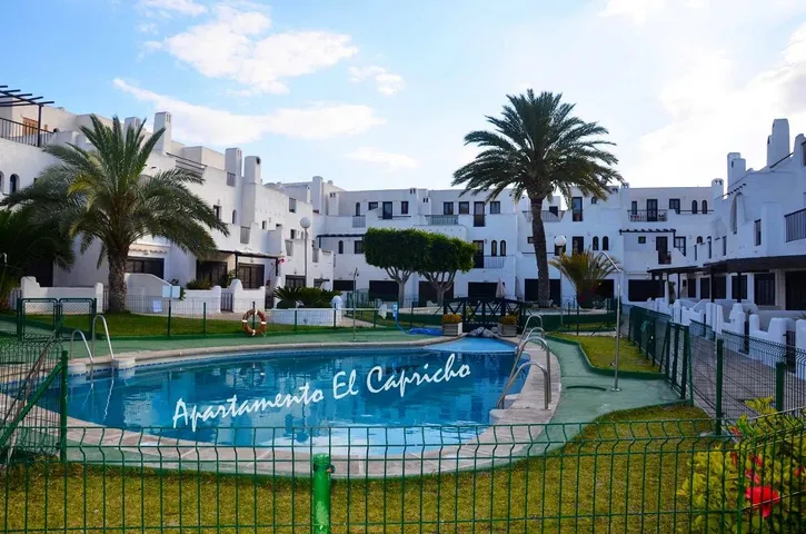 Apartamento de vacaciones para 5 personas, con jardín además de vistas y piscina - 1