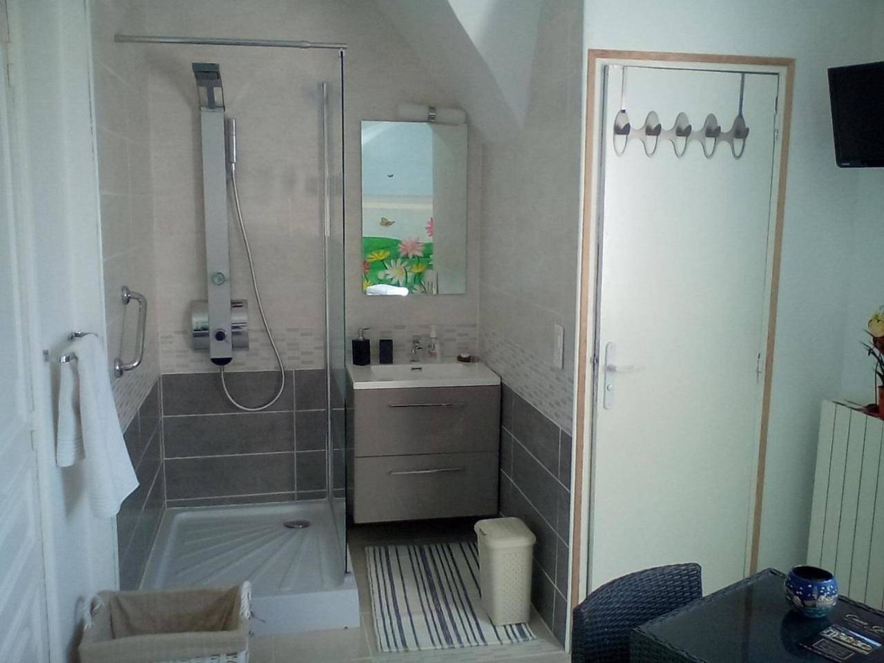 Economy Double Room in Seraincourt, Parc naturel régional du Vexin Français