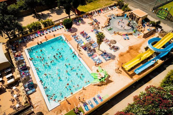 Camping pour 4 personnes, avec terrasse et piscine à Torreilles - 2