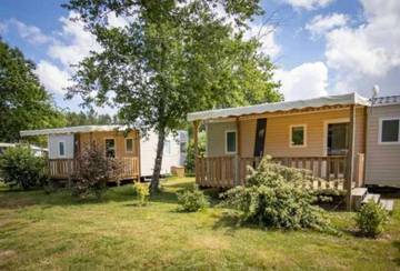 Gîte pour 4 personnes, avec bassin pour enfant ainsi que terrasse et piscine à Azur