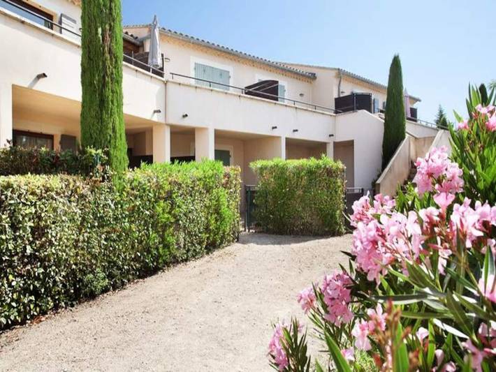 Gîte pour 7 personnes, avec piscine et terrasse, adapté aux familles à Lacoste - 4