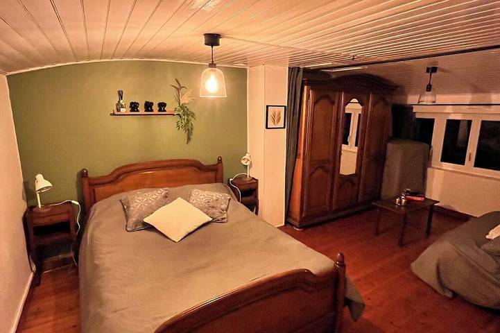 Location de vacances pour 10 personnes, animaux acceptés à Beaulieu-sous-la-Roche - 4