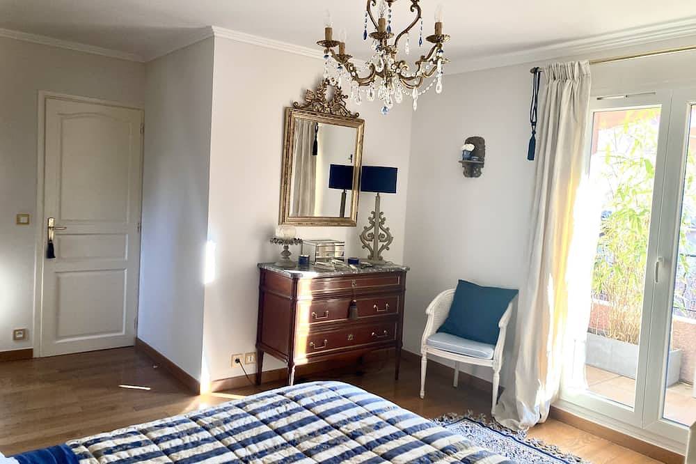 Villa Néo-provençale Avec Piscine aux Portes de Cannes in La Roquette-sur-Siagne, Cannes regio