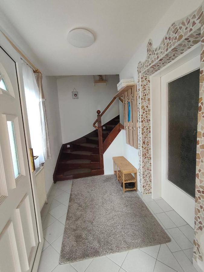 Ferienhaus für 8 Personen, mit Pool und Terrasse sowie Garten und Ausblick, mit Haustier in Bad Goisern am Hallstättersee - 2