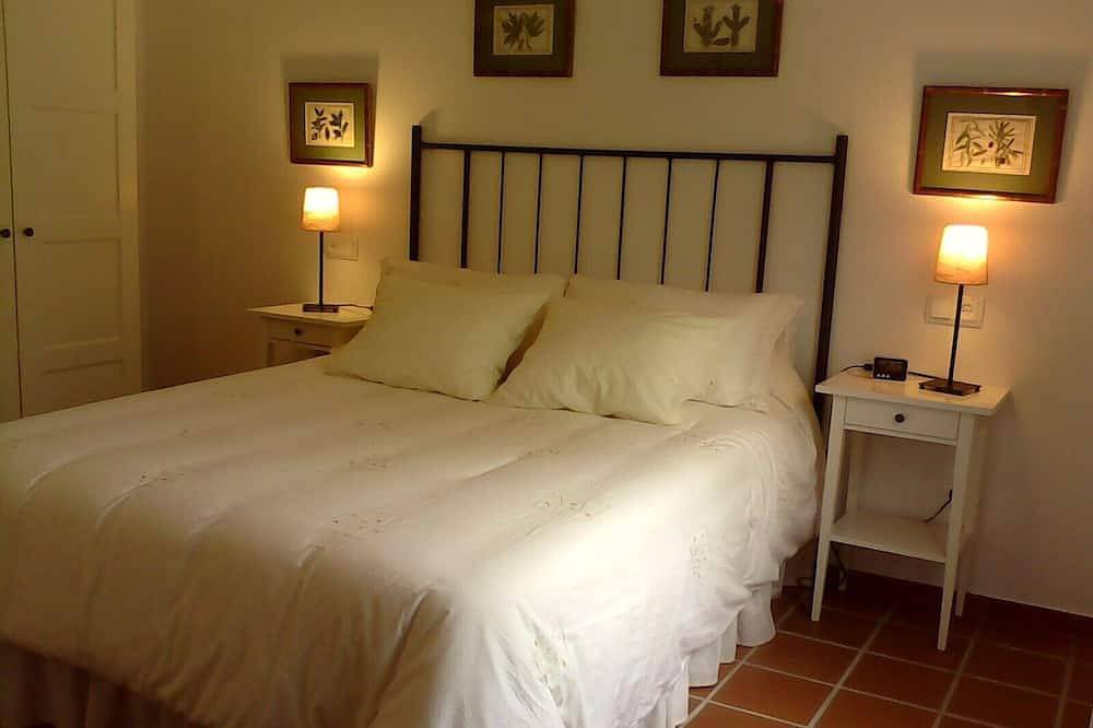 Beautiful home with pool, a welcome respite away from the city of Sevilla in Mairena del Alcor, Sevilla Province