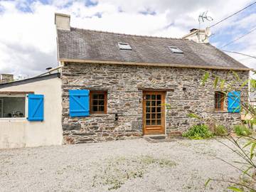 Gîte pour 4 personnes, avec terrasse à Hanvec