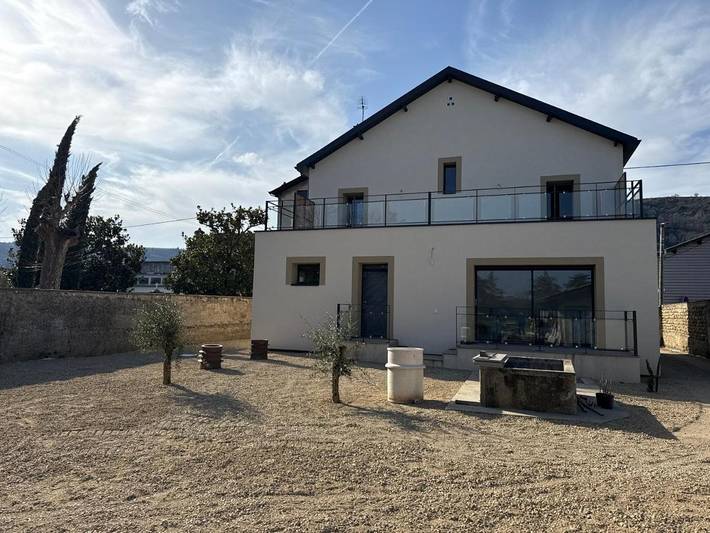 Maison d’hôte pour 6 personnes, avec terrasse ainsi que piscine et vue