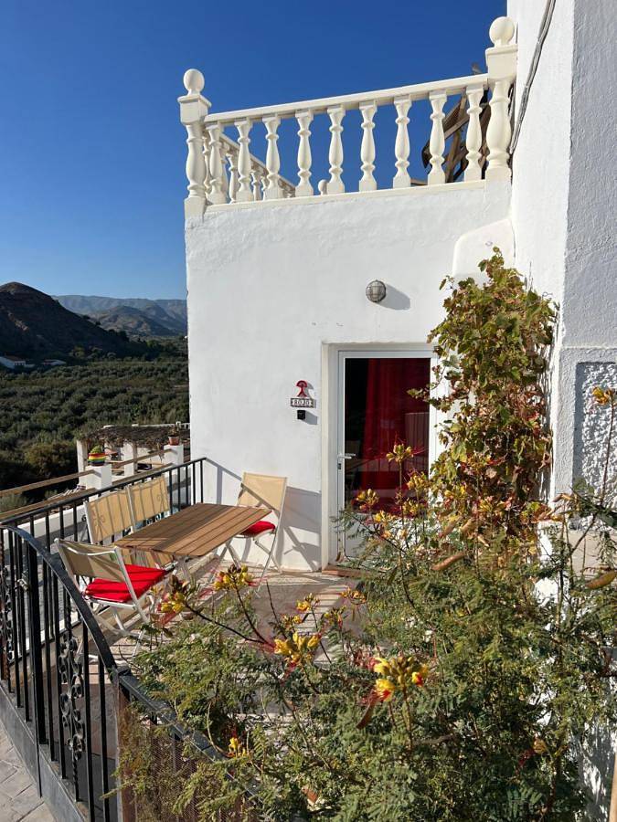 Appartamento per 4 persone, con Idromassaggio e Terrazza nonché Piscina e Panorama a Oria (Andalucía)