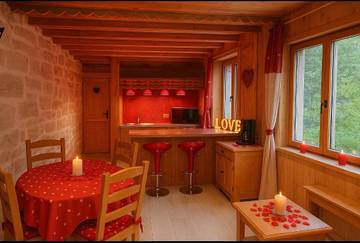 Gîte pour 3 personnes, avec terrasse et jacuzzi ainsi que sauna et jardin en Bourgogne-Franche-Comté