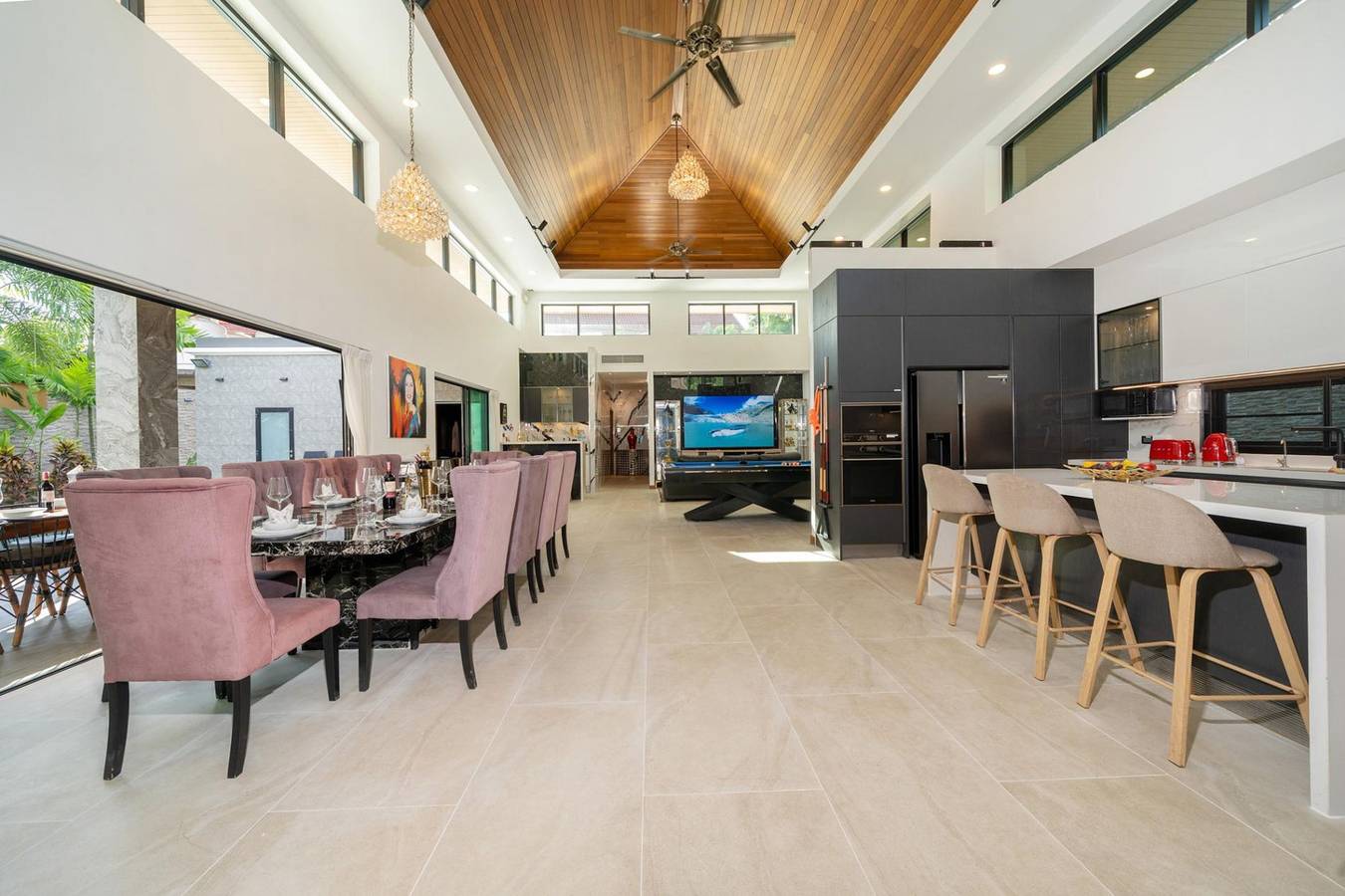 Noi's Villa - tropical oasis with pool and maid in Kamala
