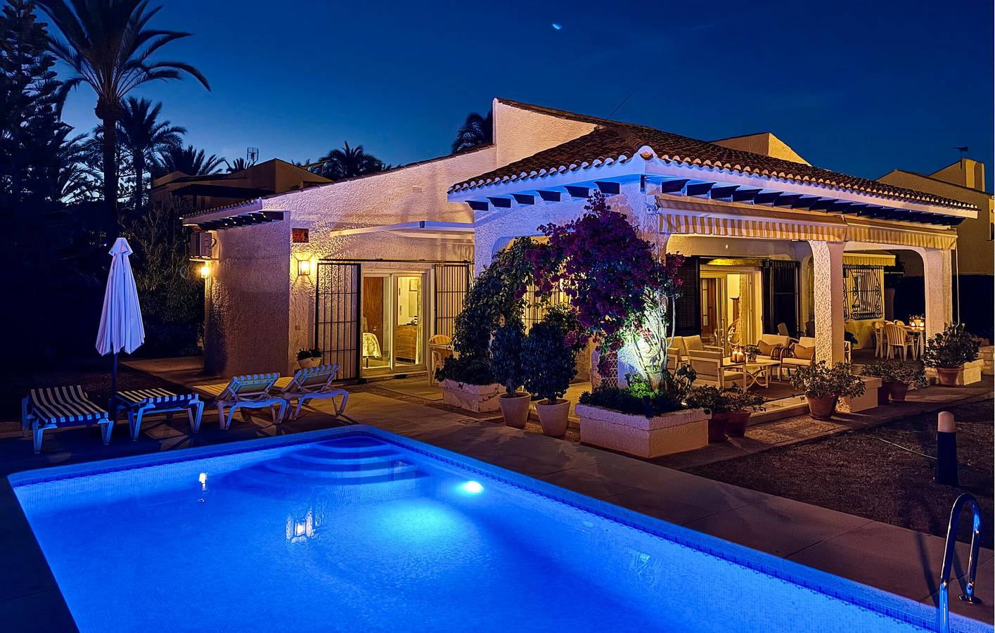 Oase am Strand mit Pool und Parkplatz - 1,5 km vom Strand entfernt in Cabo Roig, Costa Blanca