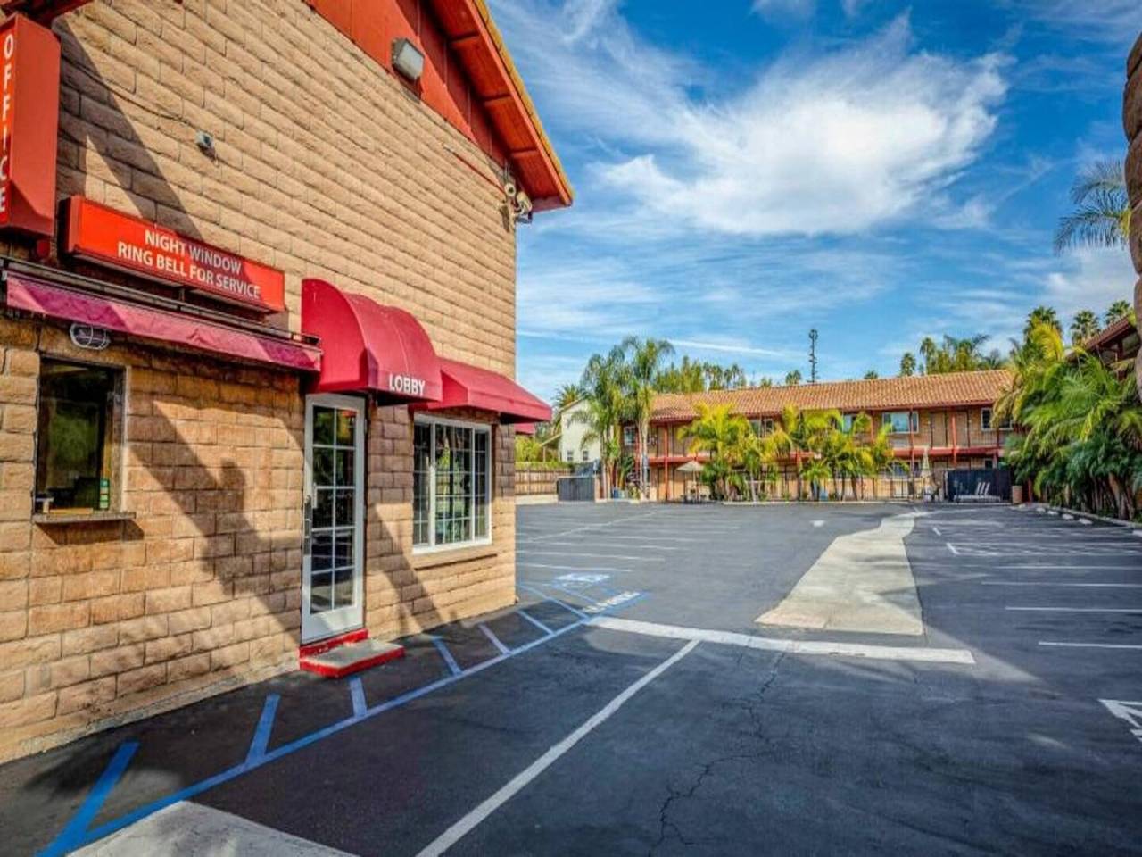 1 Cama King | Ns | Nevera in Carlsbad, San Diego County