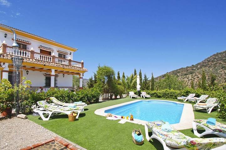 Ferienhaus für 13 Personen, mit Garten und Whirlpool sowie Balkon in Comares
