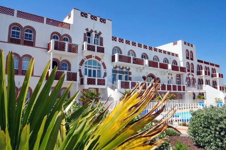 Appart’hôtel pour 4 personnes, avec terrasse ainsi que piscine et vue, animaux acceptés