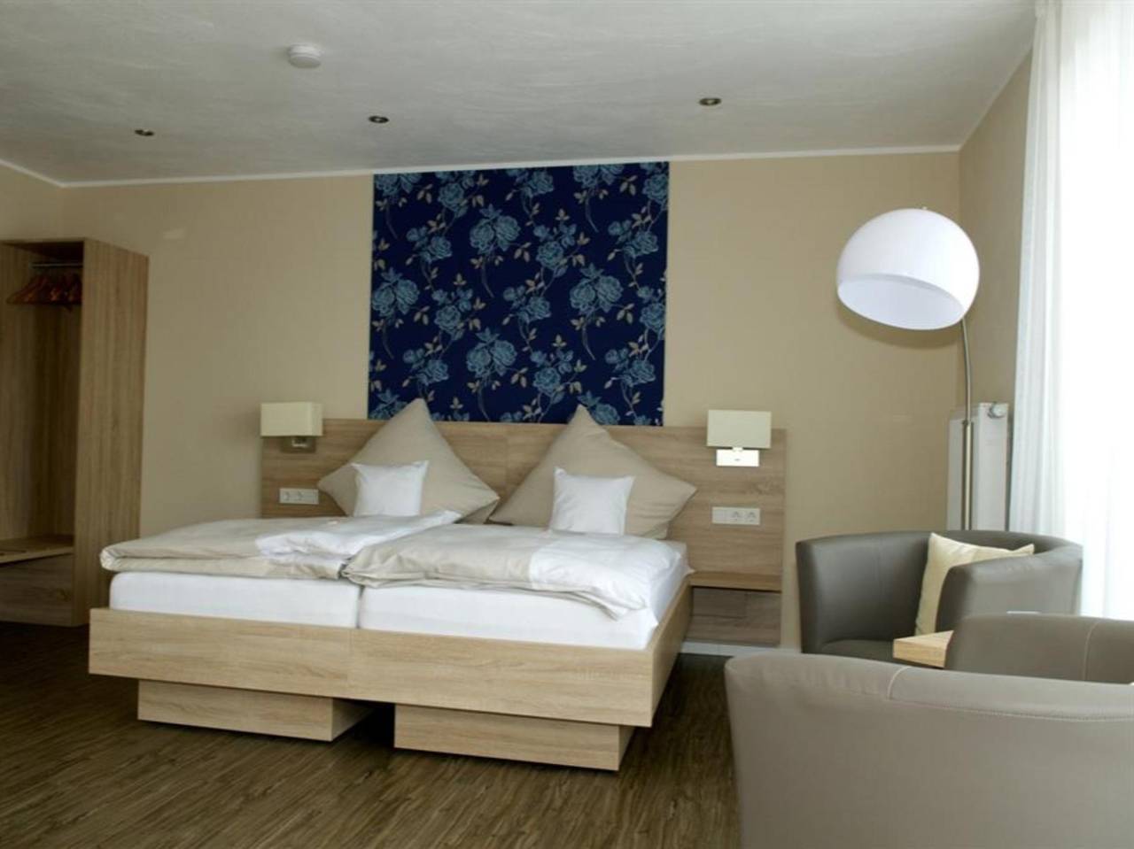 Ganze Ferienwohnung, Doppelzimmer Du/Wc in Schweich, Moseleifel