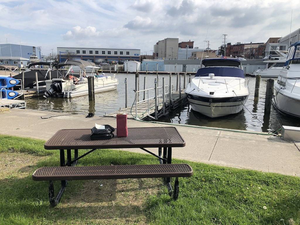 Cabin for 8 Guests in Fort Gratiot Township, Lake Huron