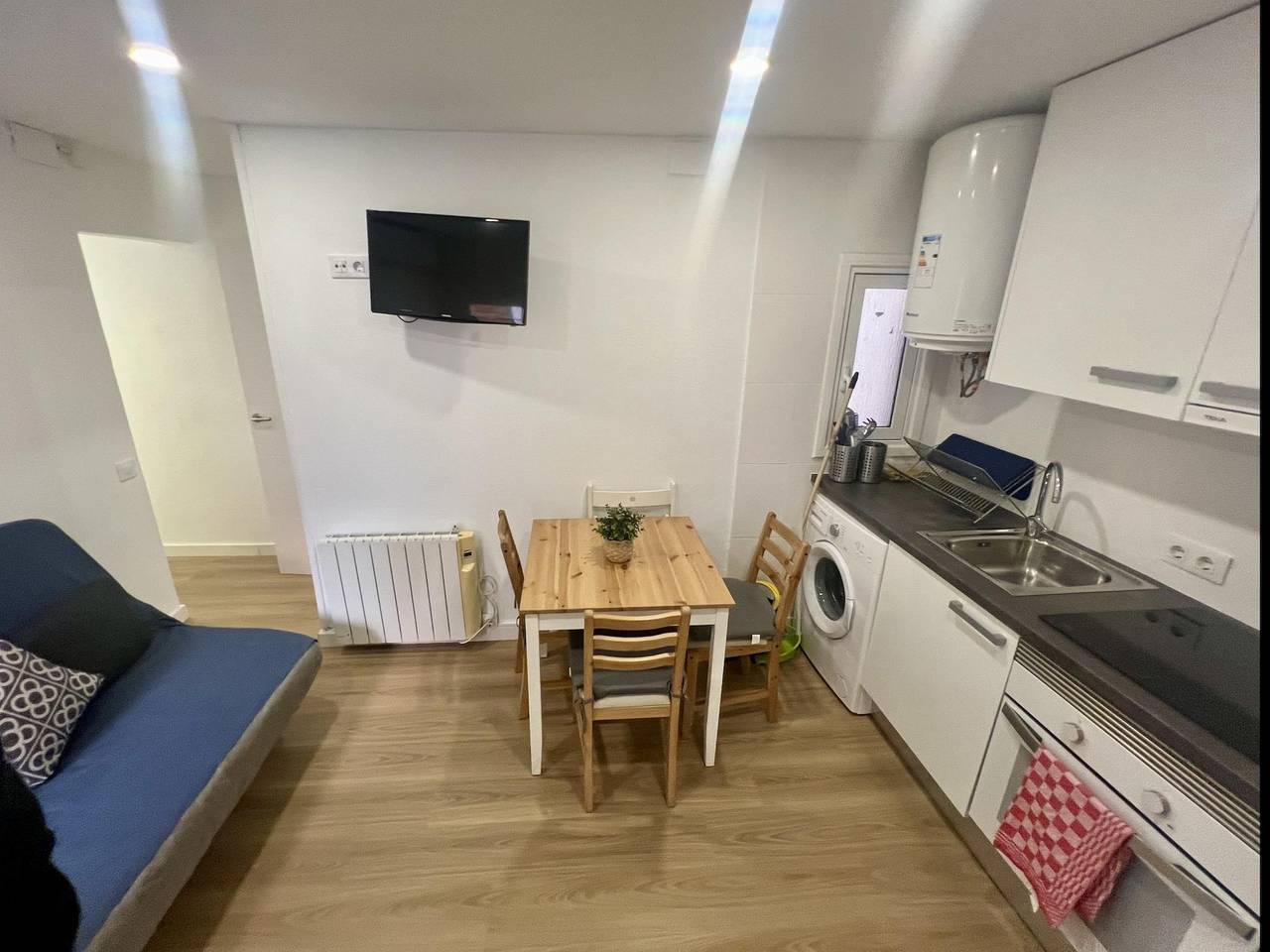 Ganze Ferienwohnung, Modernes Apartment mit AC, WiFi & Küche 400m vom Stadtzentrum entfernt in Hospitalet de Llobregat, l'Hospitalet de Llobregat