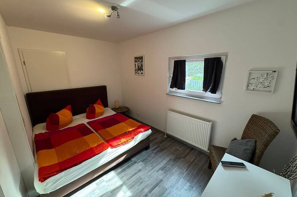 Ganze Wohnung, Gemütliche ruhige Ferienwohnung in Berlin mit Terrasse, kostenfreiem Parkplatz in Marzahn - Hellersdorf, Berlin